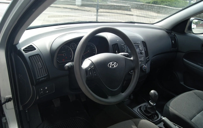 Hyundai I30 cena 21500 przebieg: 148000, rok produkcji 2011 z Syców małe 436